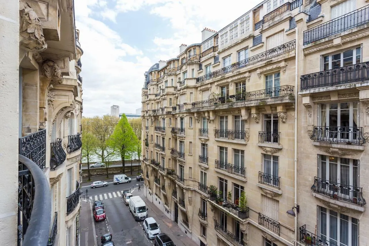 Appartement CMG - Deluxe Tour Eiffel - 12 à Paris France